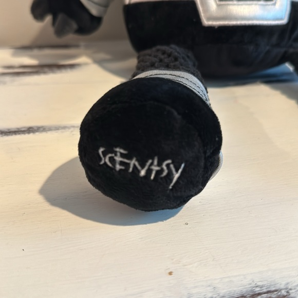 NIB Black Panther scentsy buddy w/ scent pak - Picture 4 of 6